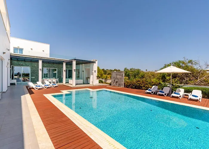 Seafront Villa Cecelia By Ruidoso Luxury