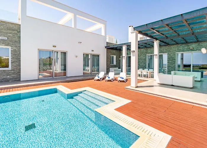 Seafront Villa Cecelia By Ruidoso Luxury