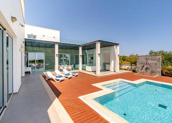 Seafront Villa Cecelia By Ruidoso Luxury